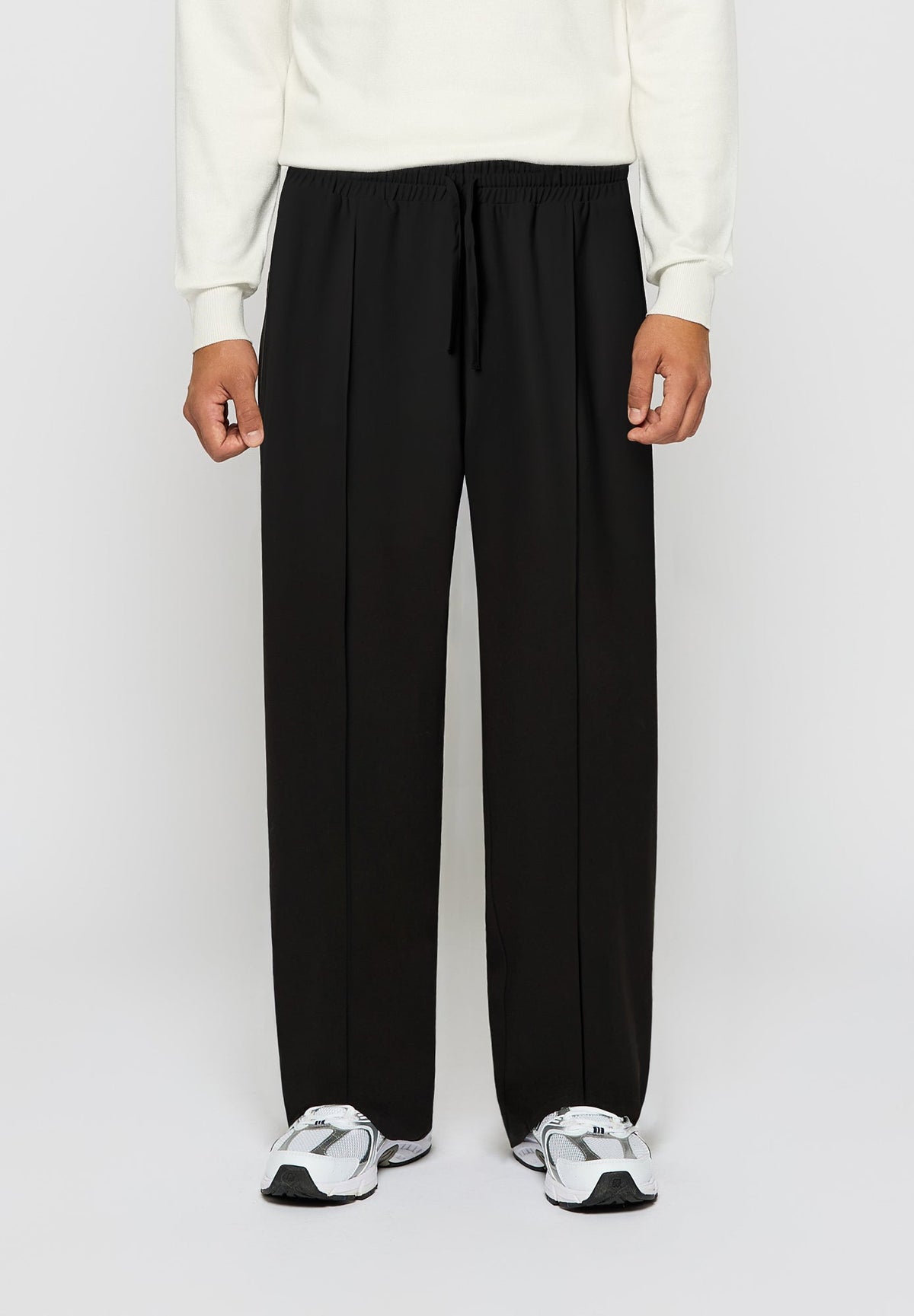 Pantalón Relajado Alforzas Ismael en negro, foto 4