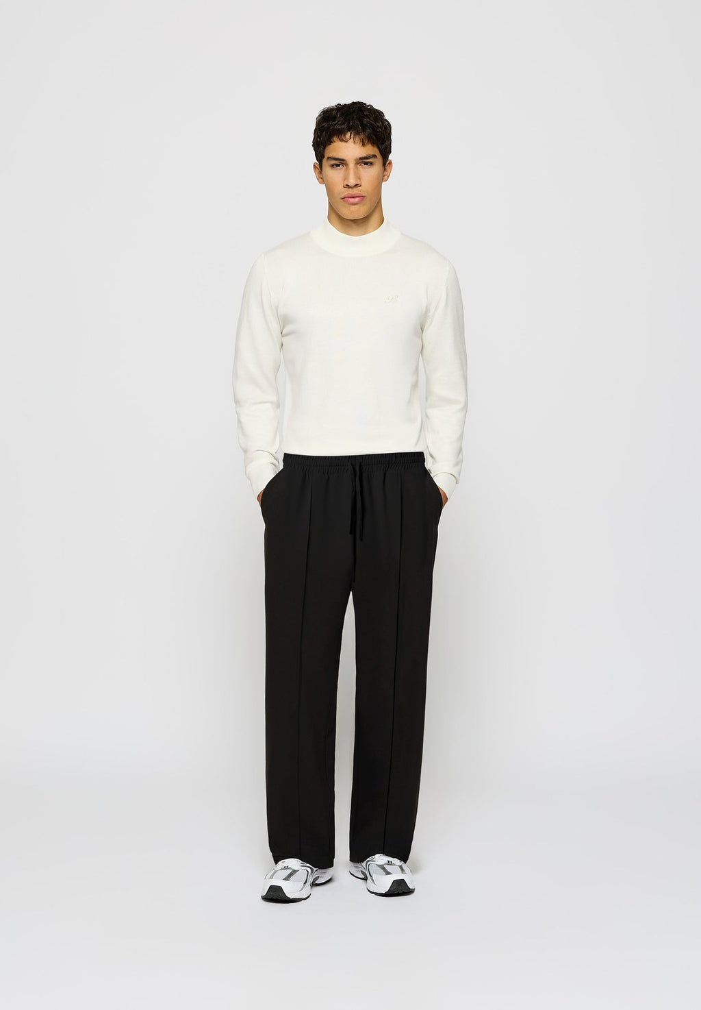 Pantalón Relajado Alforzas Ismael en negro, foto 5