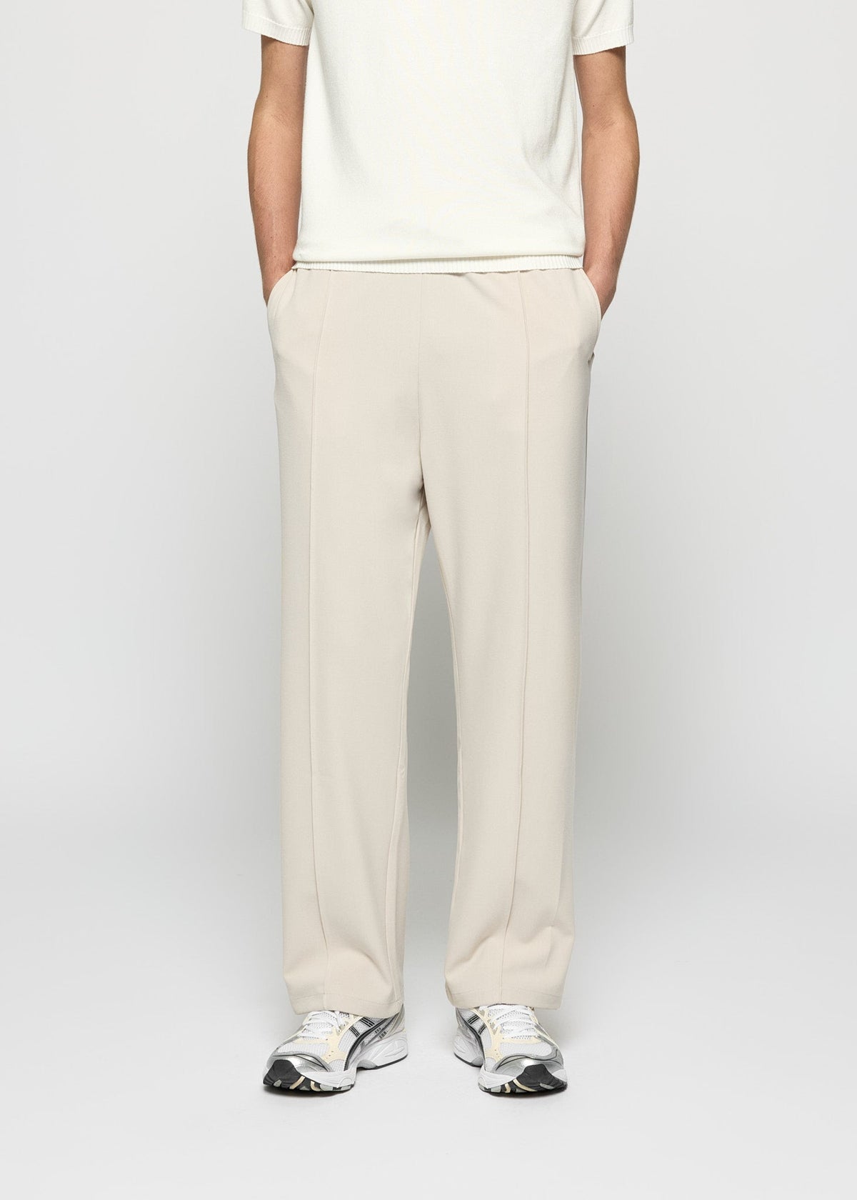 Pantalón Relajado Alforzas Ismael en crema, foto 4