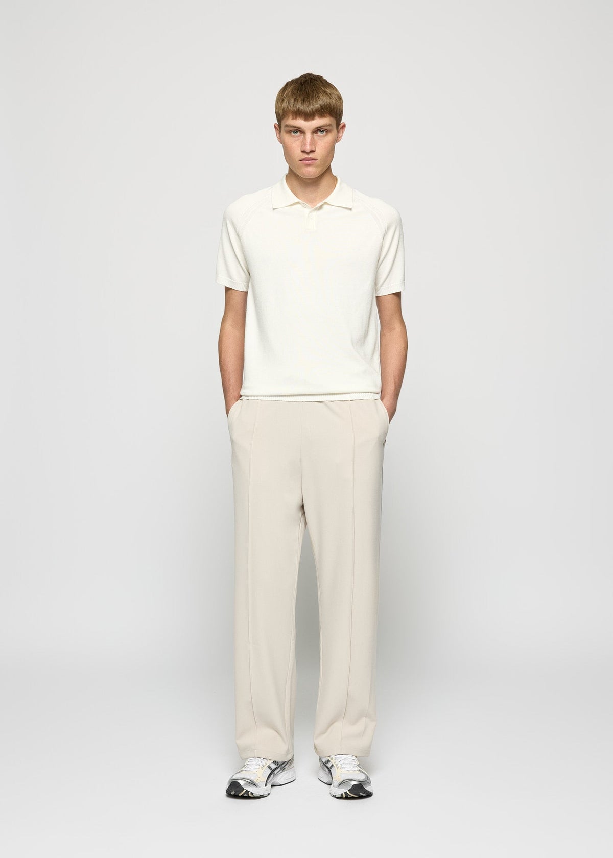 Pantalón Relajado Alforzas Ismael en crema, foto 5