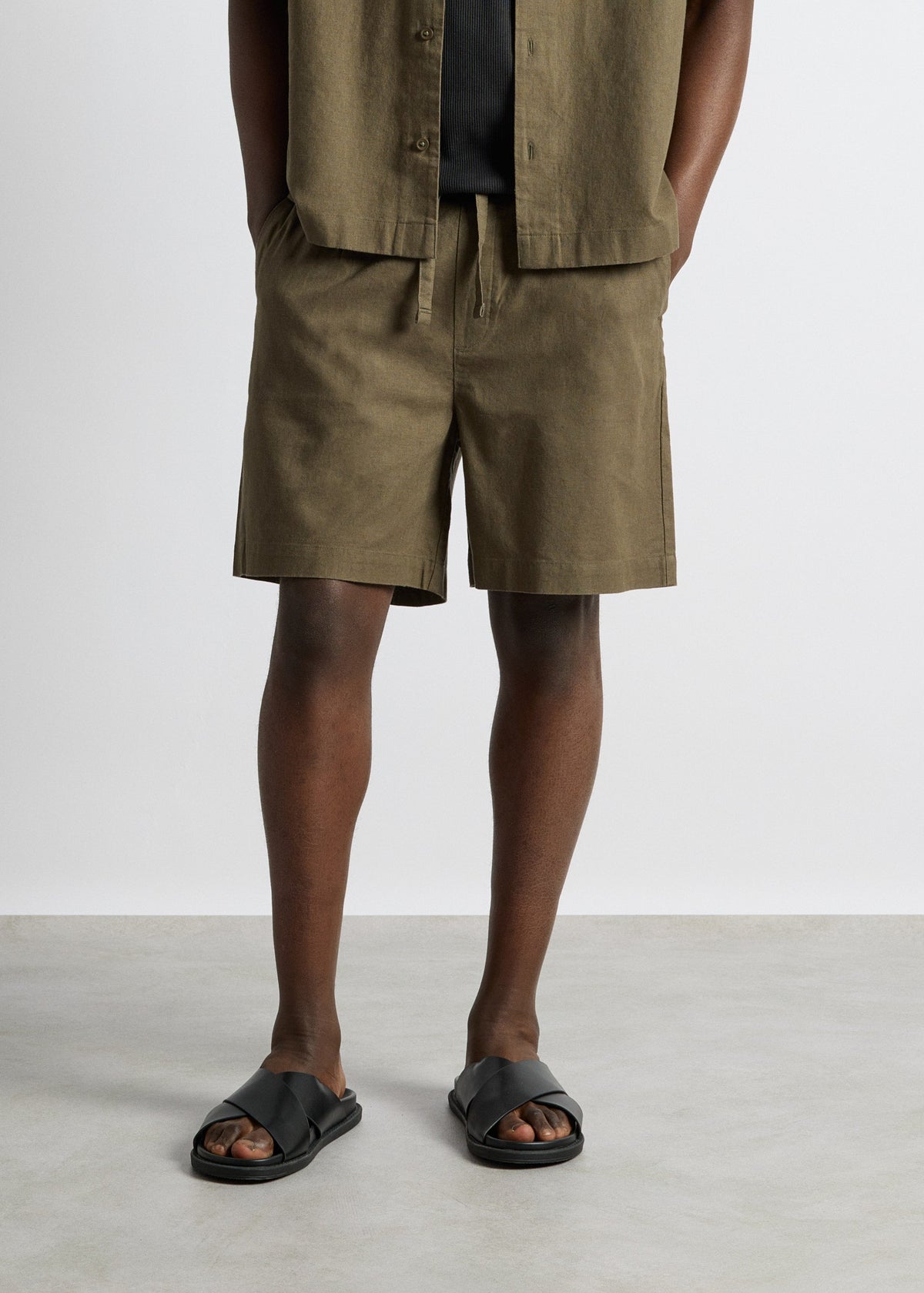 Pantalón Corto de Lino Ramón en caqui, foto 4