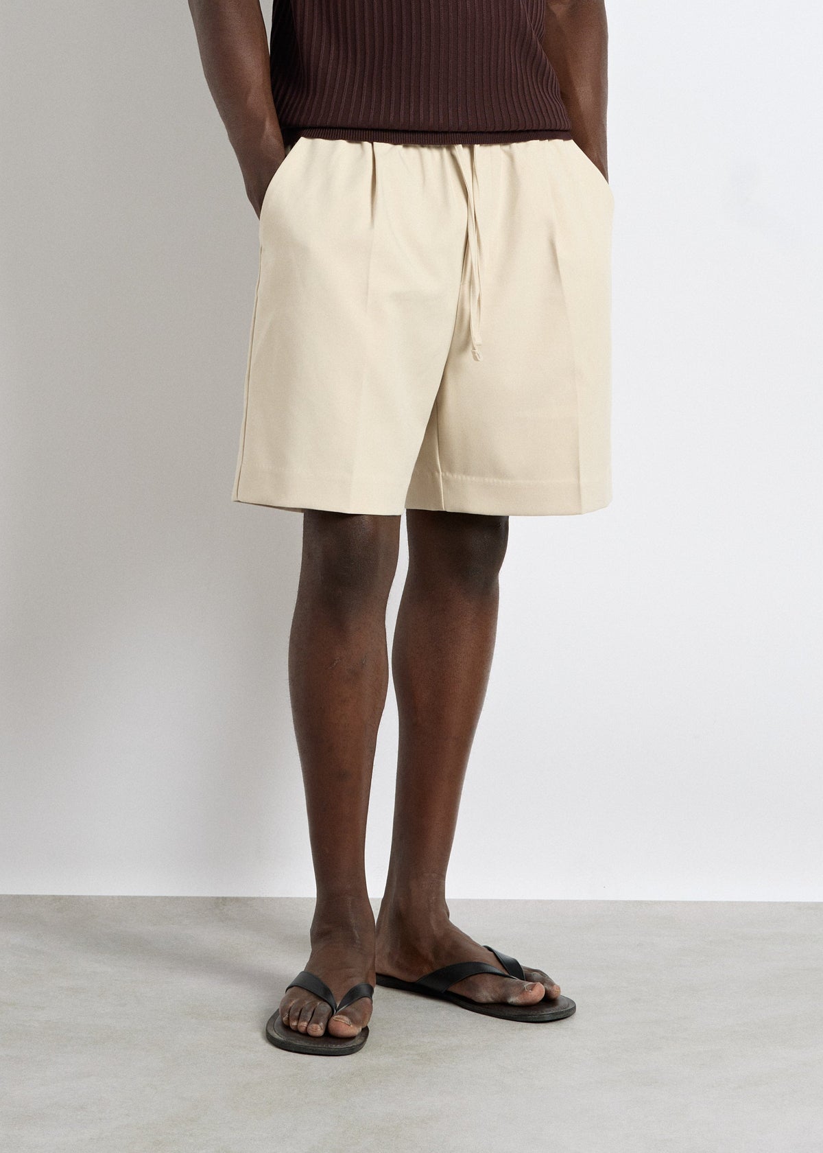 Pantalón Corto Pinzas Alberto en beige, foto 4