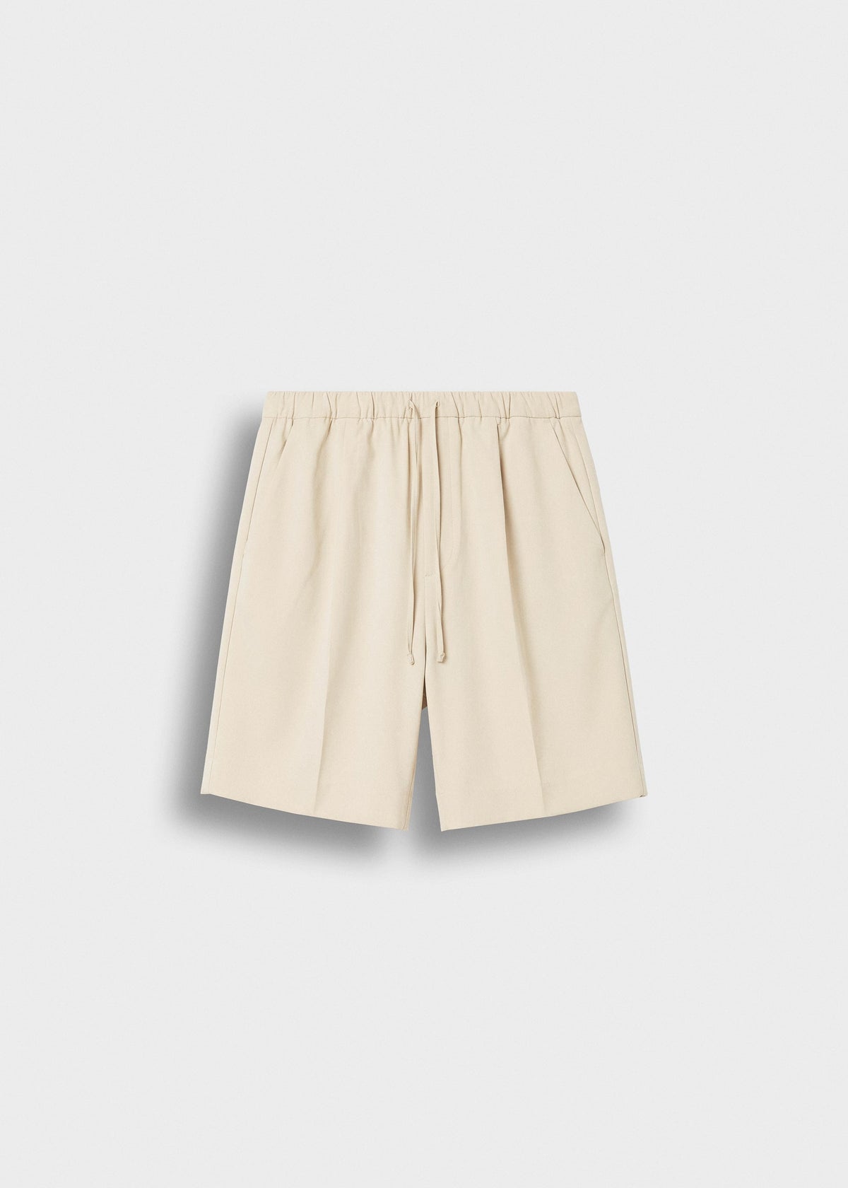 Pantalón Corto Pinzas Alberto en beige, vista delantera