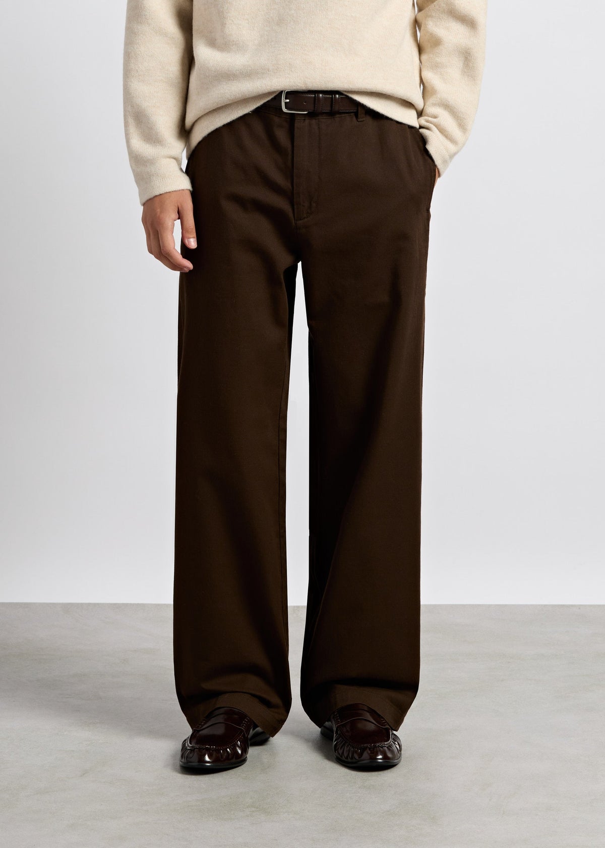 Pantalón Chino Relajado Martín en chocolate, foto 3