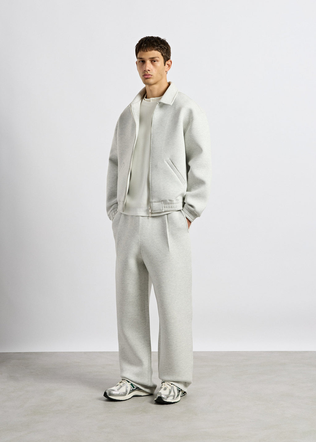Pantalón Scuba Pinzas Andrés en gris ceniza, foto 4