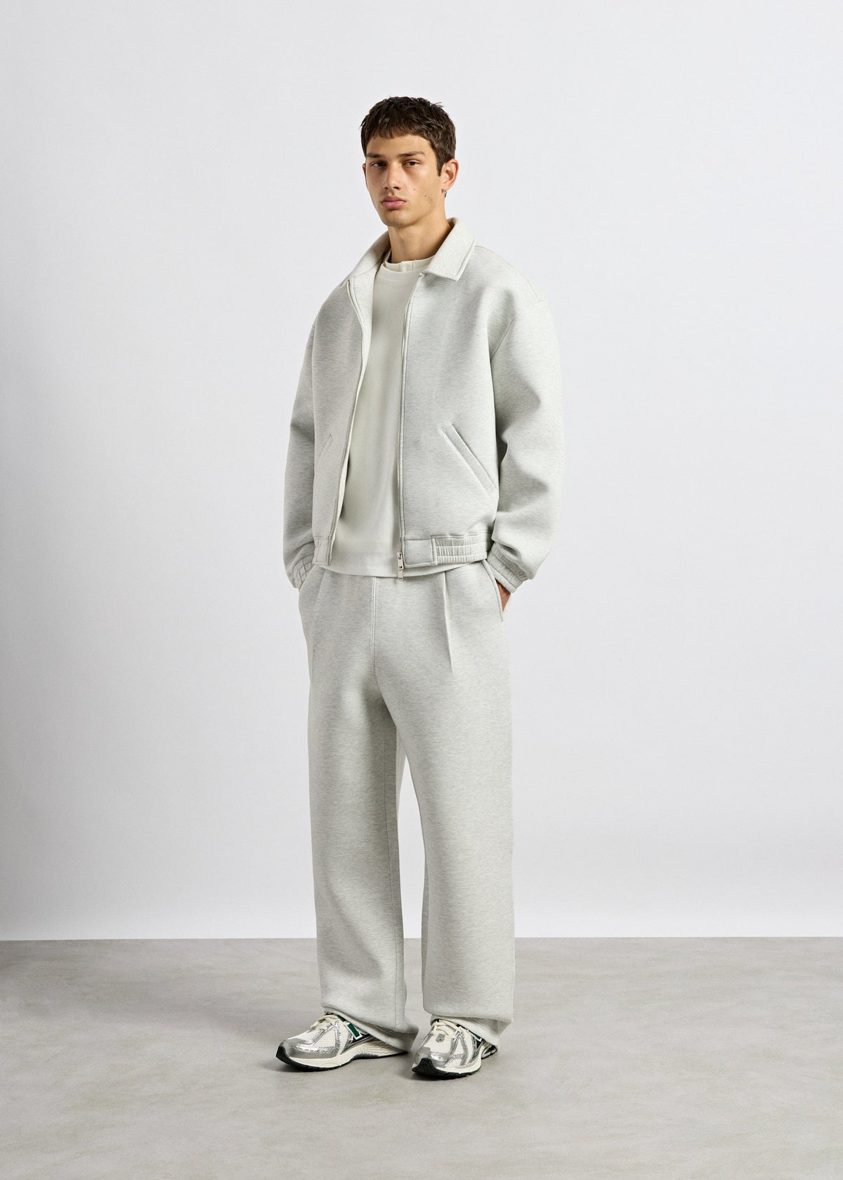 Pantalón Scuba Pinzas Andrés en gris ceniza, foto 4