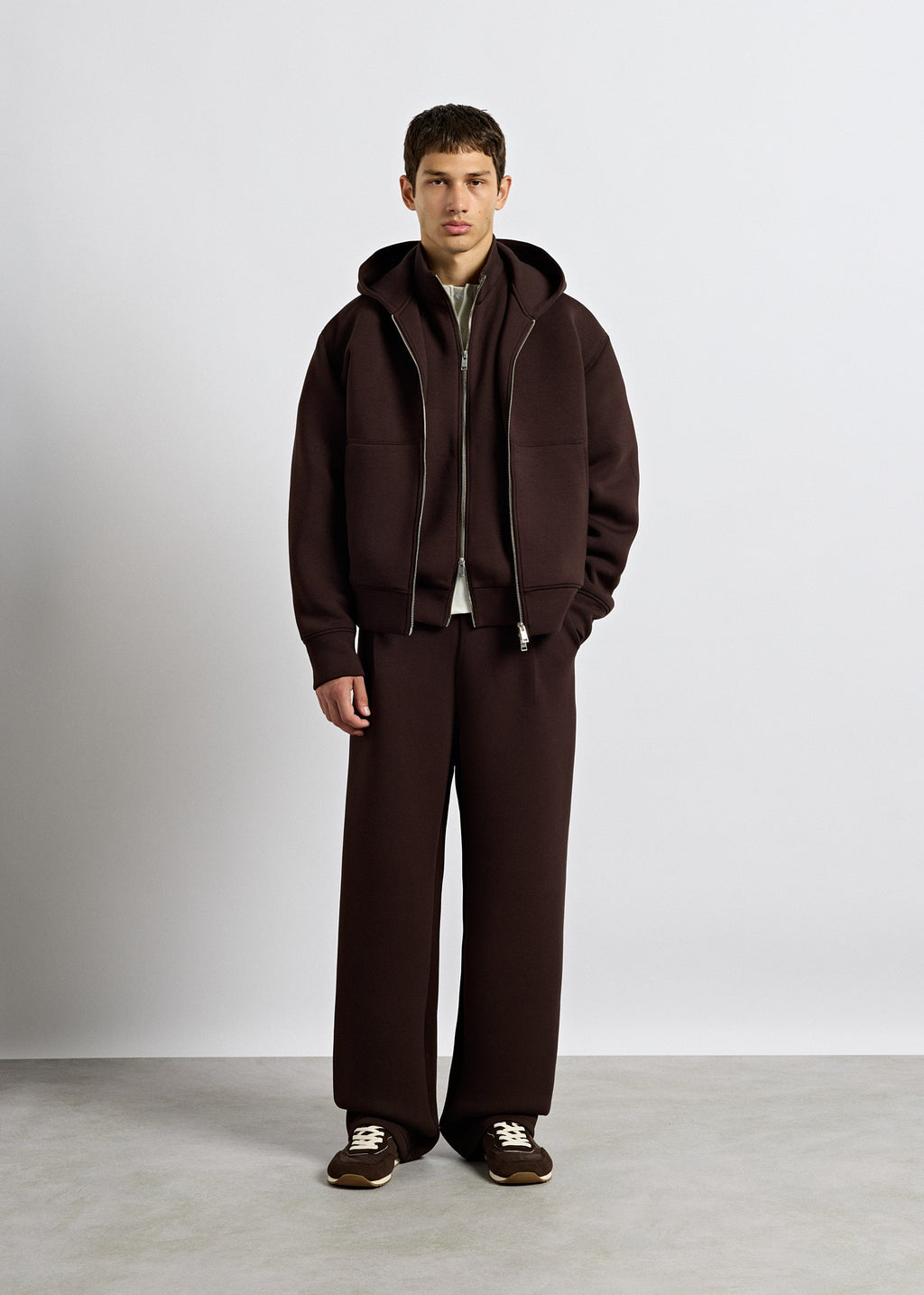 Pantalón Scuba Pinzas Andrés en chocolate, foto 4