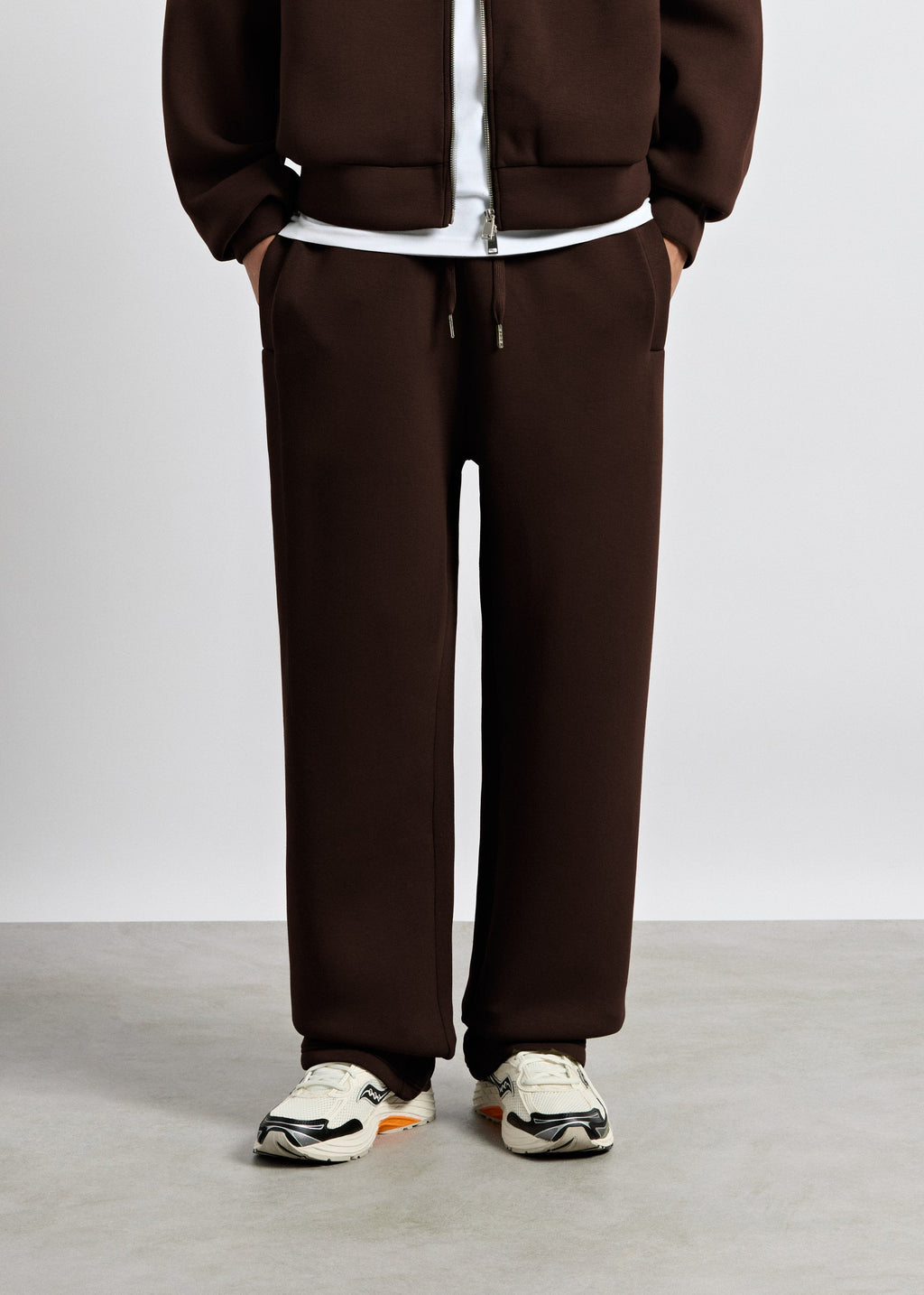 Pantalón Scuba Pierna Ancha Víctor en chocolate, foto 3