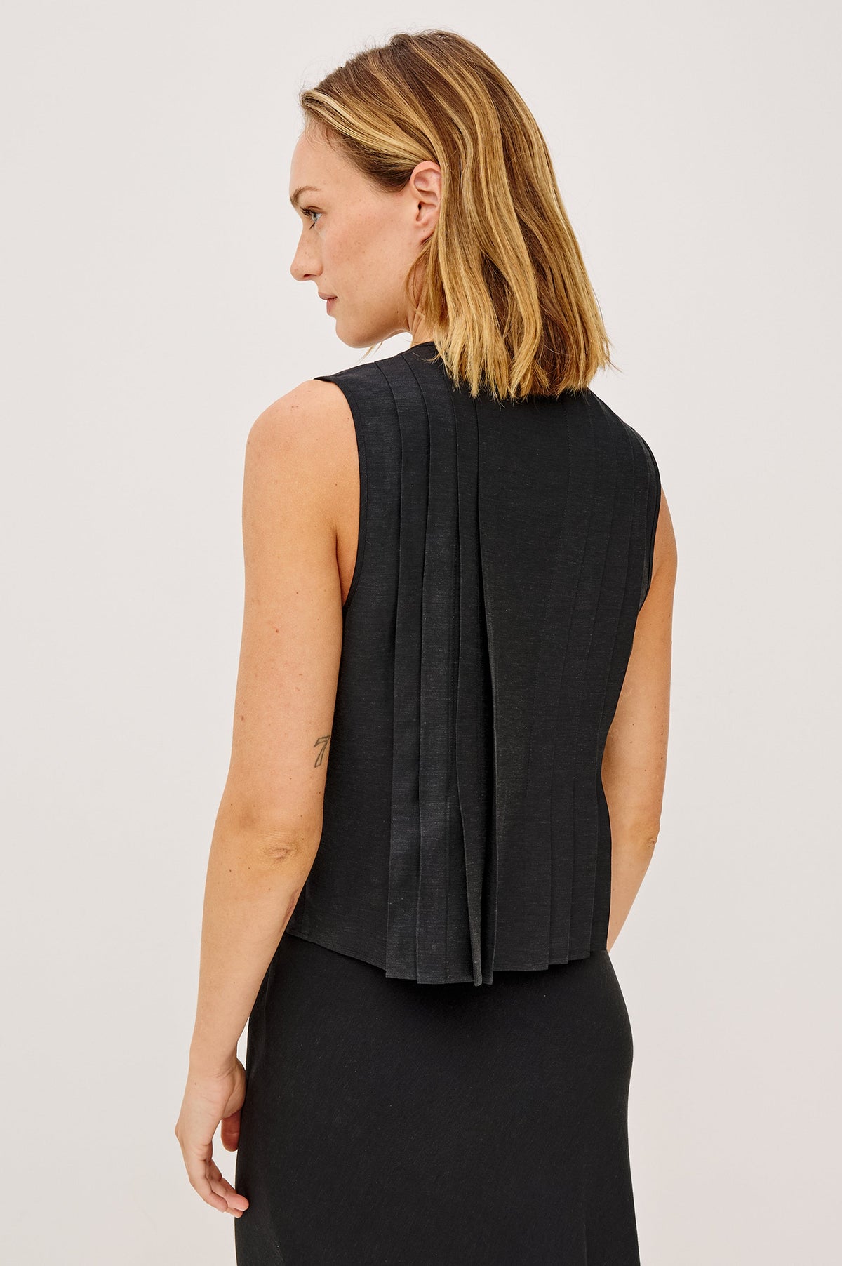 AJA TOP - BLACK LINEN