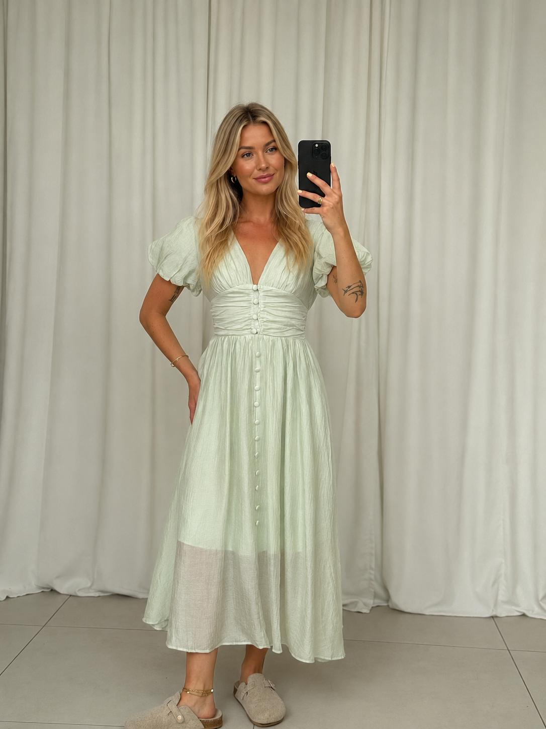 Vestido Midi con Botones y Mangas Abullonadas Martina