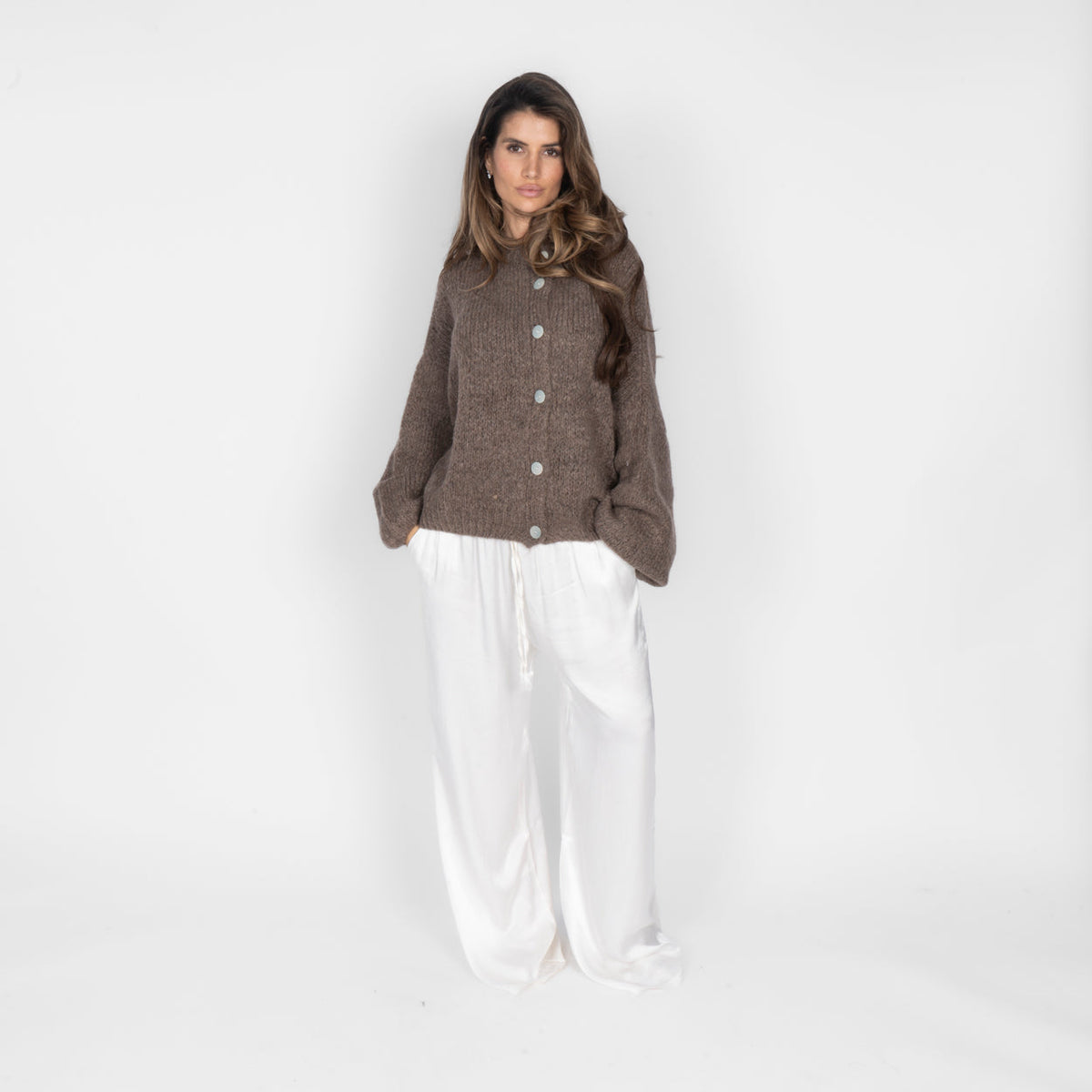 Cárdigan Oversize con Mangas Anchas y Botones Nadia