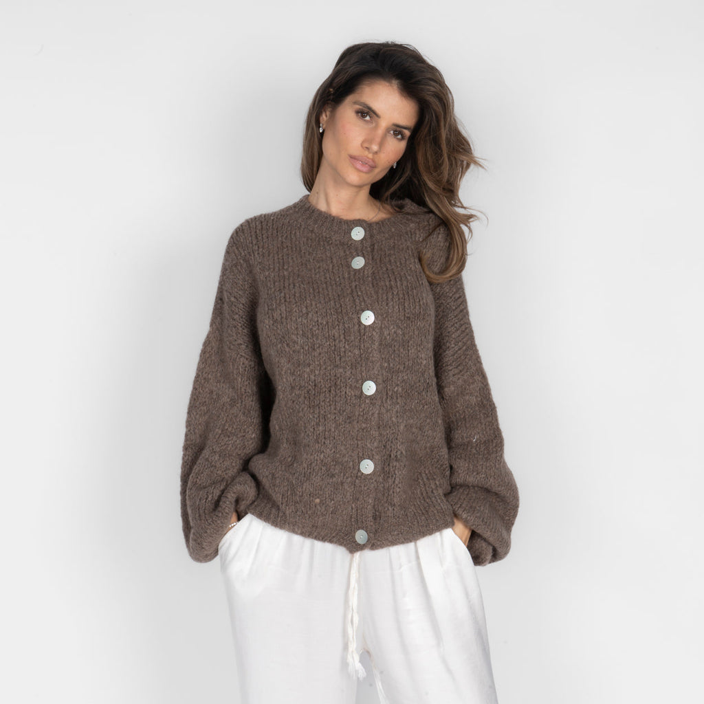 Cárdigan Oversize con Mangas Anchas y Botones Nadia