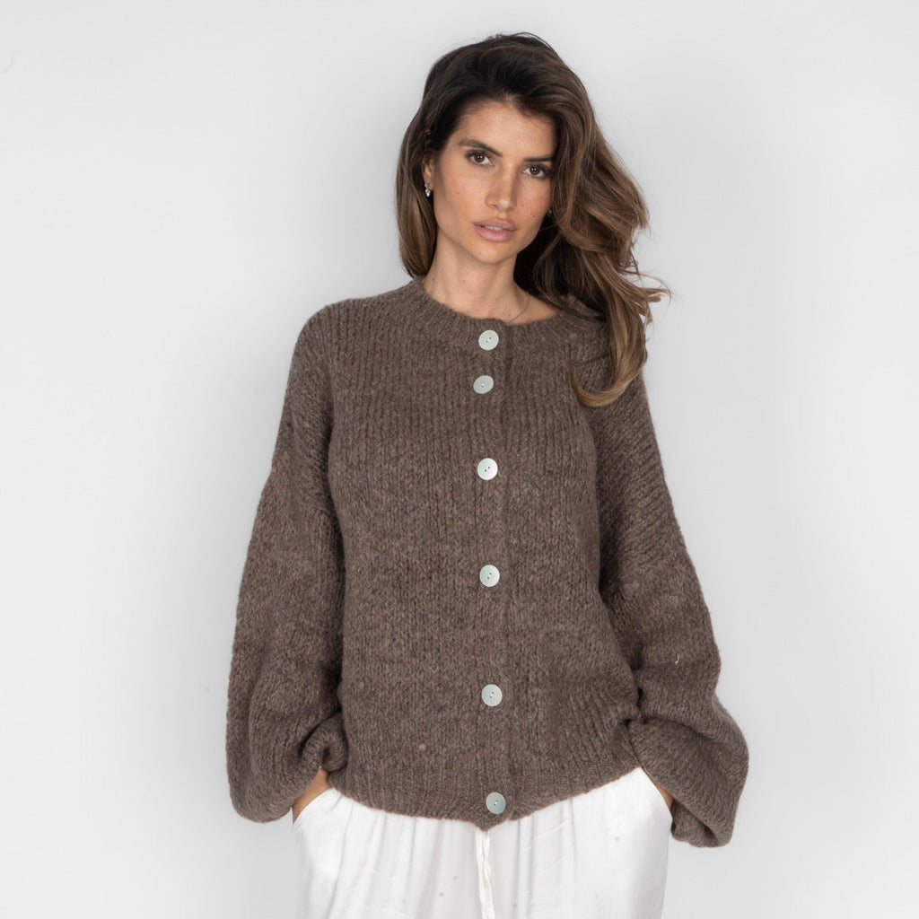 Cárdigan Oversize con Mangas Anchas y Botones Nadia