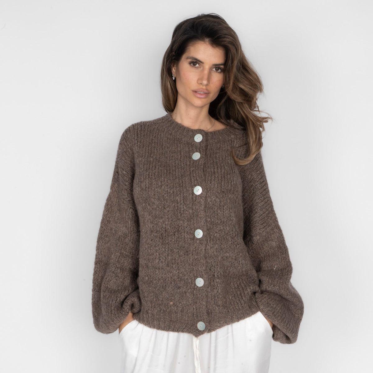 Cárdigan Oversize con Mangas Anchas y Botones Nadia