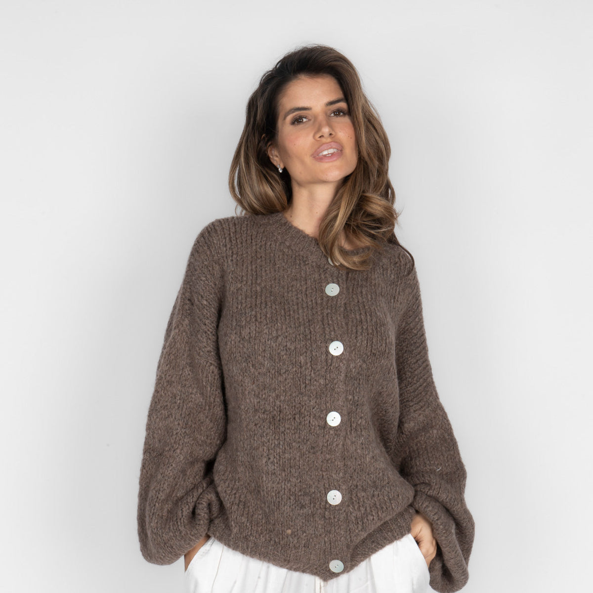 Cárdigan Oversize con Mangas Anchas y Botones Nadia