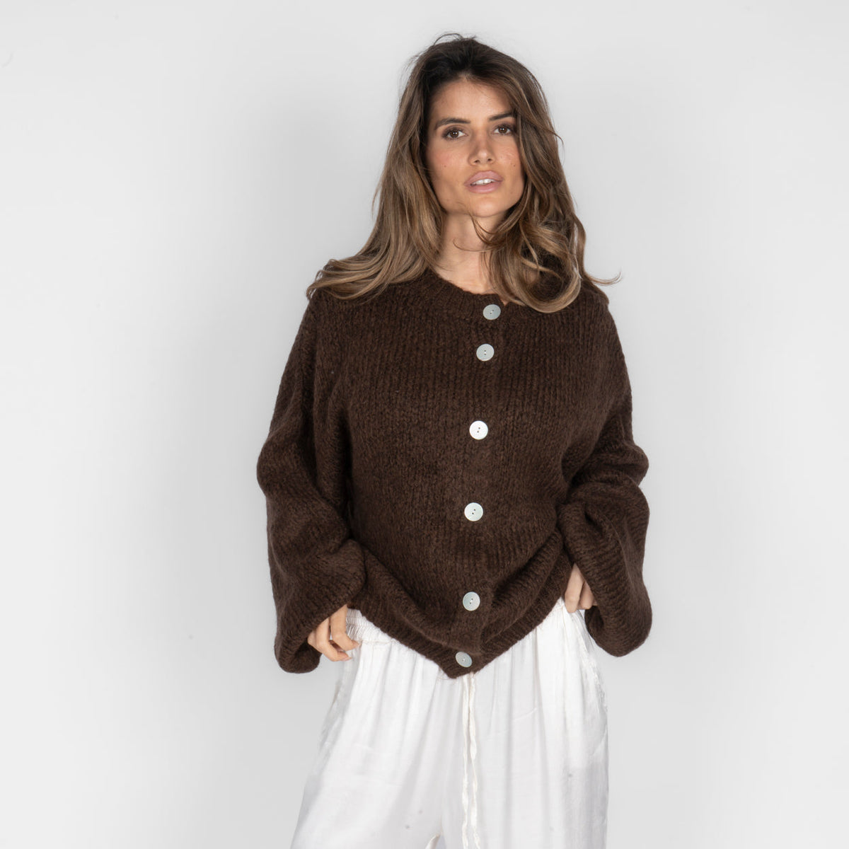 Cárdigan Oversize con Mangas Anchas y Botones Nadia