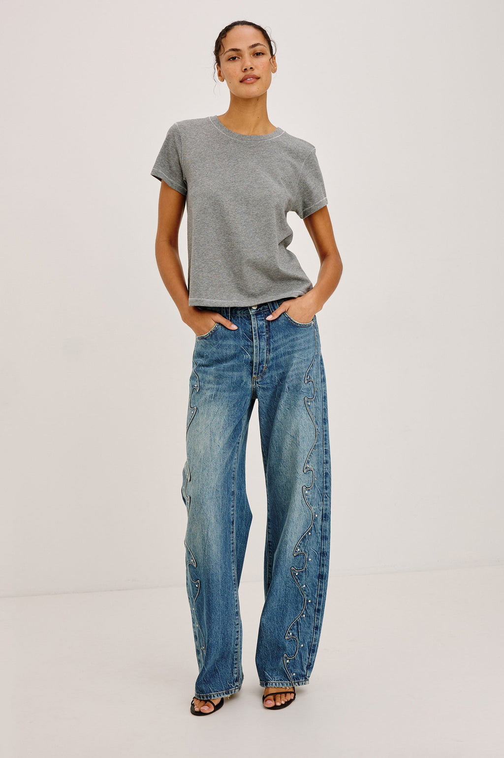 GIRLFRIEND T-SHIRT - HEATHER CONTRAST STITCH