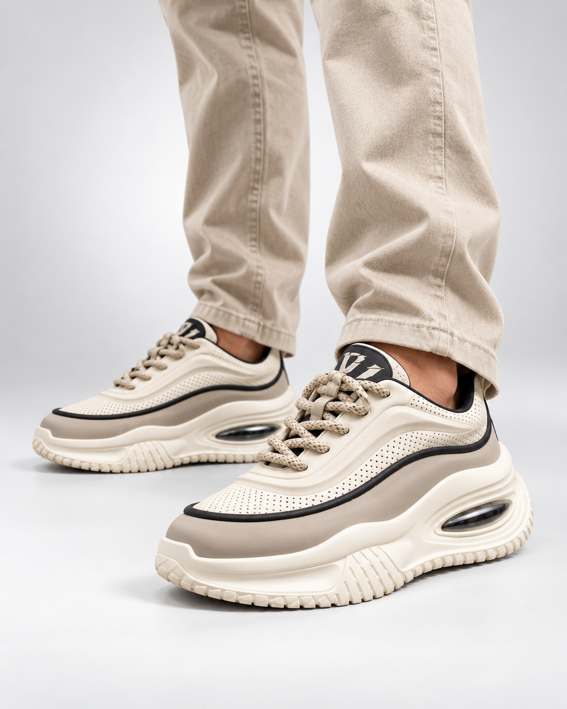 Airwave Street Sneakers crema - modelo vista 45 grados de rodilla para abajo [vrs-color:crema]
