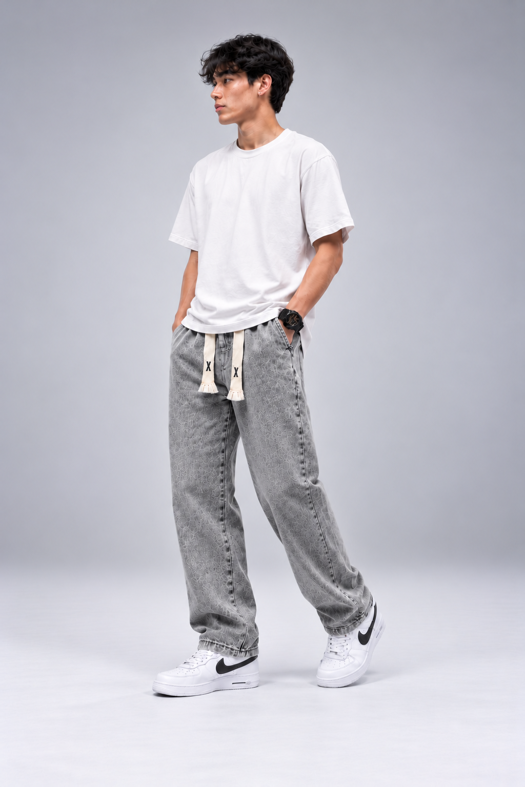 Pantalón vaquero Akatsuki desgastado modelo frontal