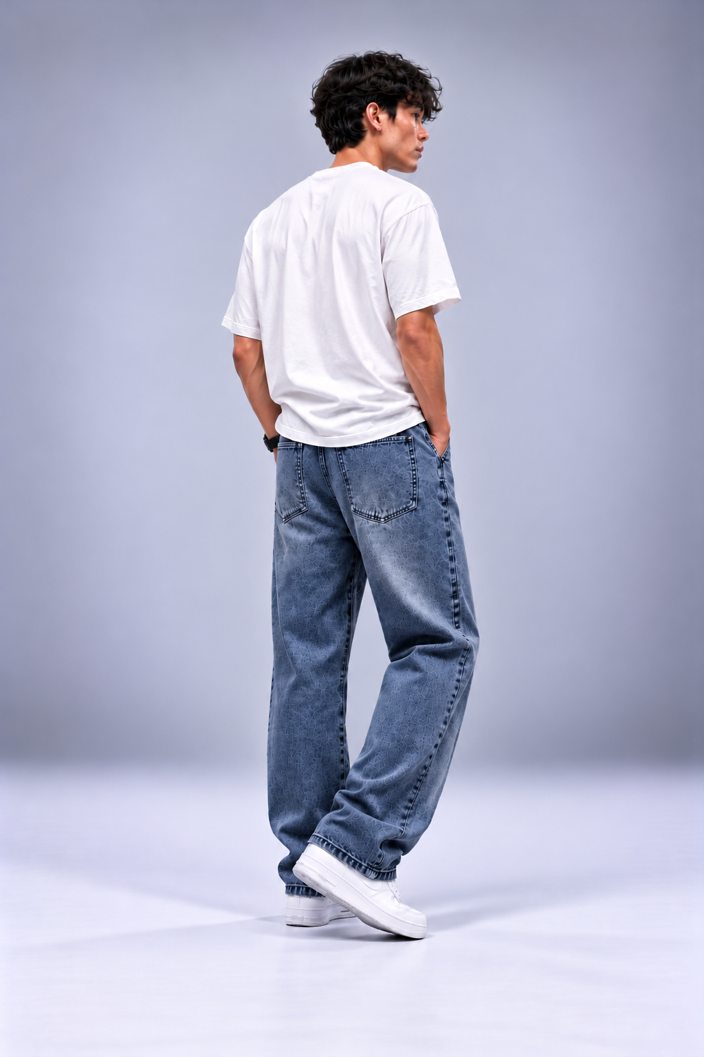 Pantalón vaquero Akatsuki azul modelo espalda