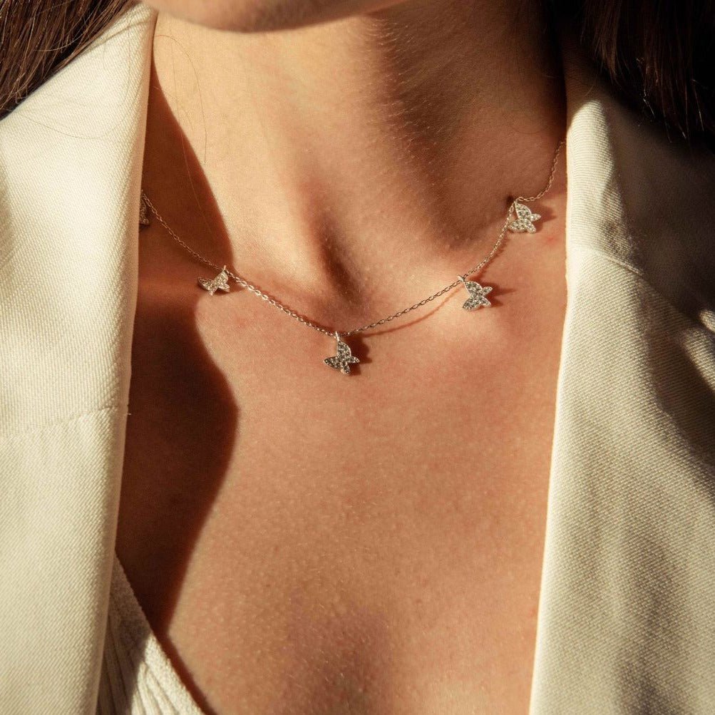 Collar con Colgantes de Mariposa