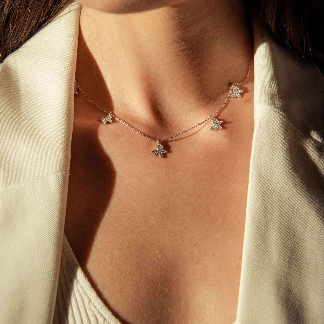 Collar con Colgantes de Mariposa