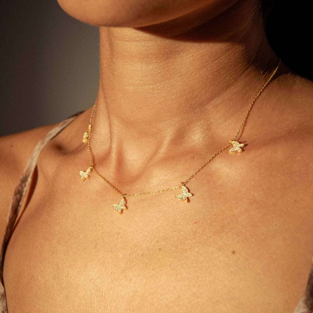Collar con Colgantes de Mariposa