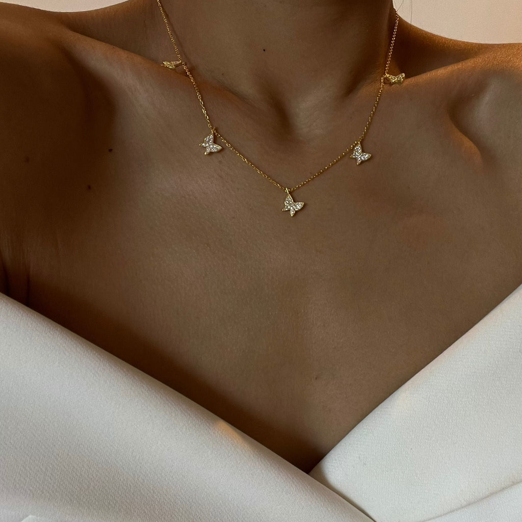 Collar con Colgantes de Mariposa