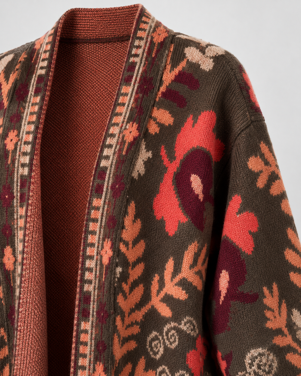 Detalle del cuello, ribete y tejido jacquard del Cárdigan Siena