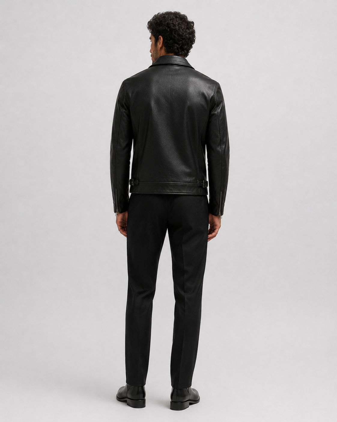 Cazadora Biker de Piel VRS STYLE con Modelo 5, vista trasera