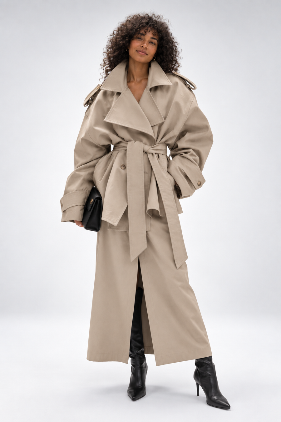 Gabardina Firenze Sculpt taupe con modelo frontal