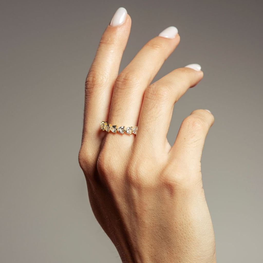 Anillo de Piedras en Forma de Corazón
