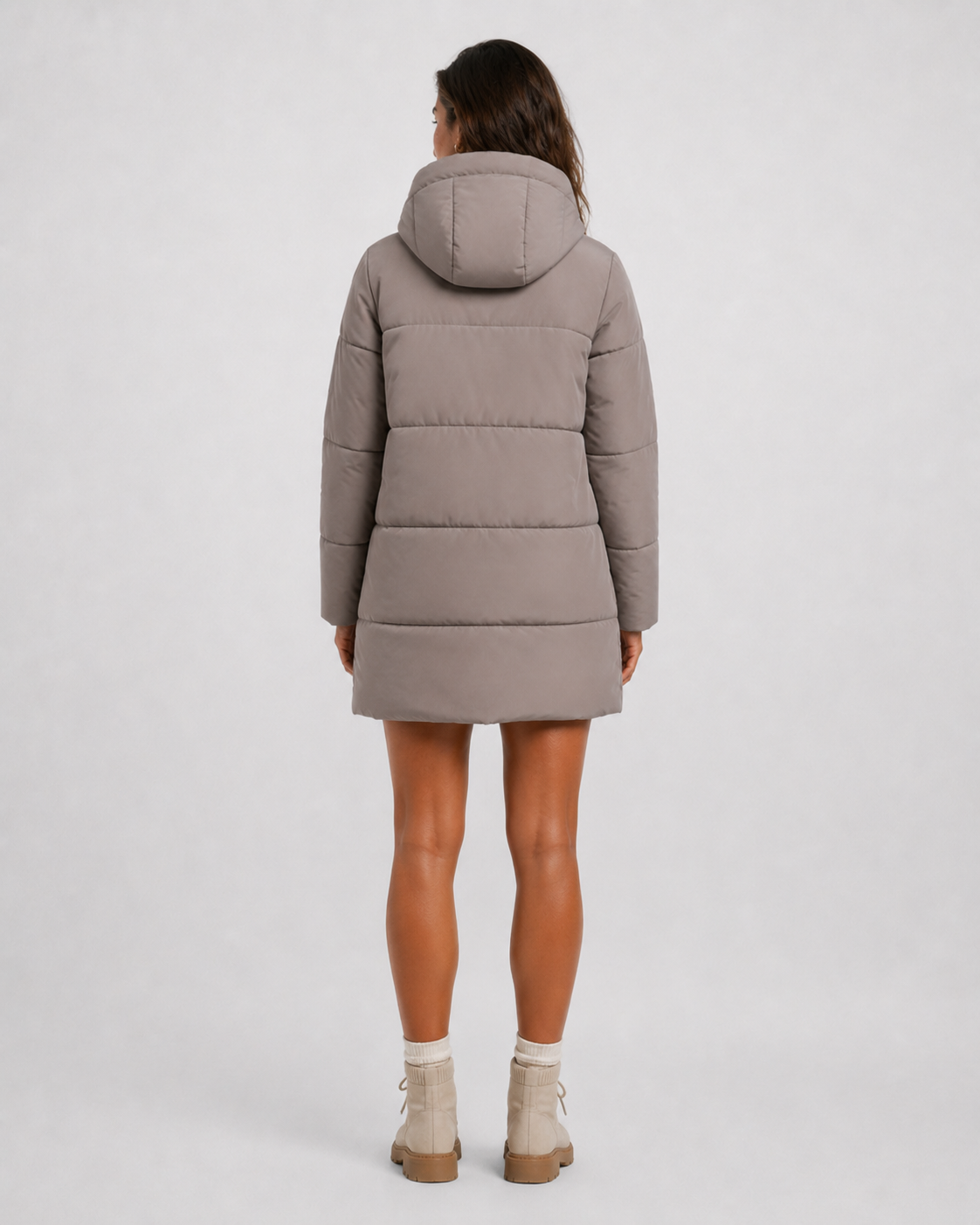 Parka Acolchada VRS STYLE con Modelo 4, vista trasera