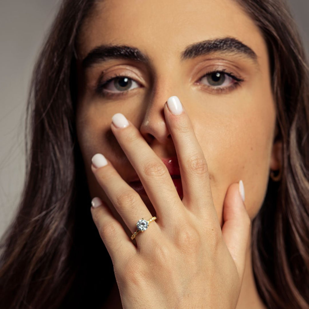 Anillo Solitario con Pedrería