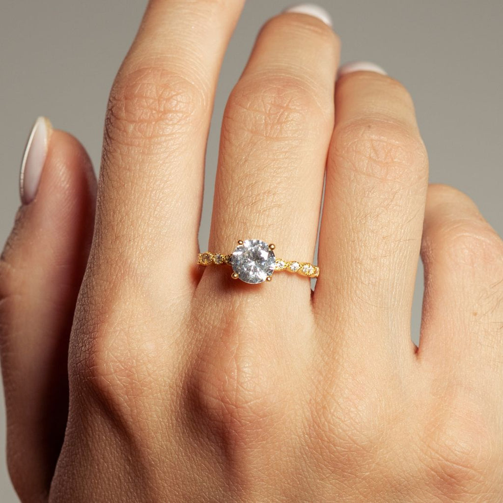 Anillo Solitario con Pedrería