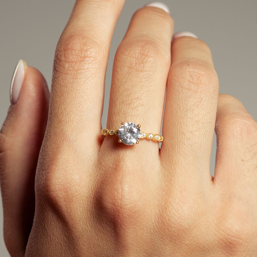Anillo Solitario con Pedrería