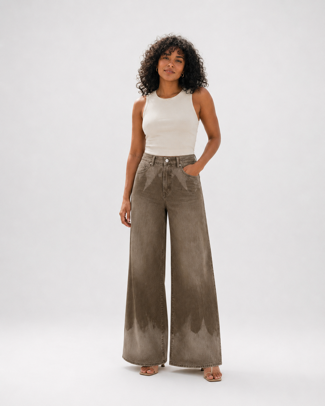 Pantalón Siena Washed en modelo VRS 3 - frontal
