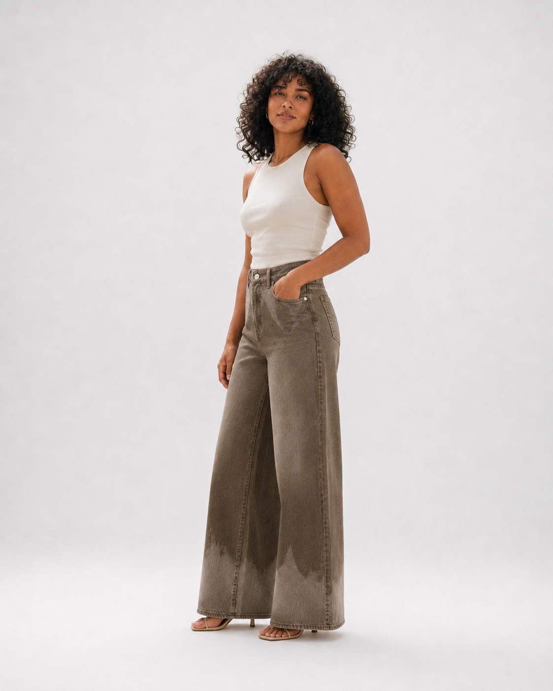 Pantalón Siena Washed en modelo VRS 3 - lateral
