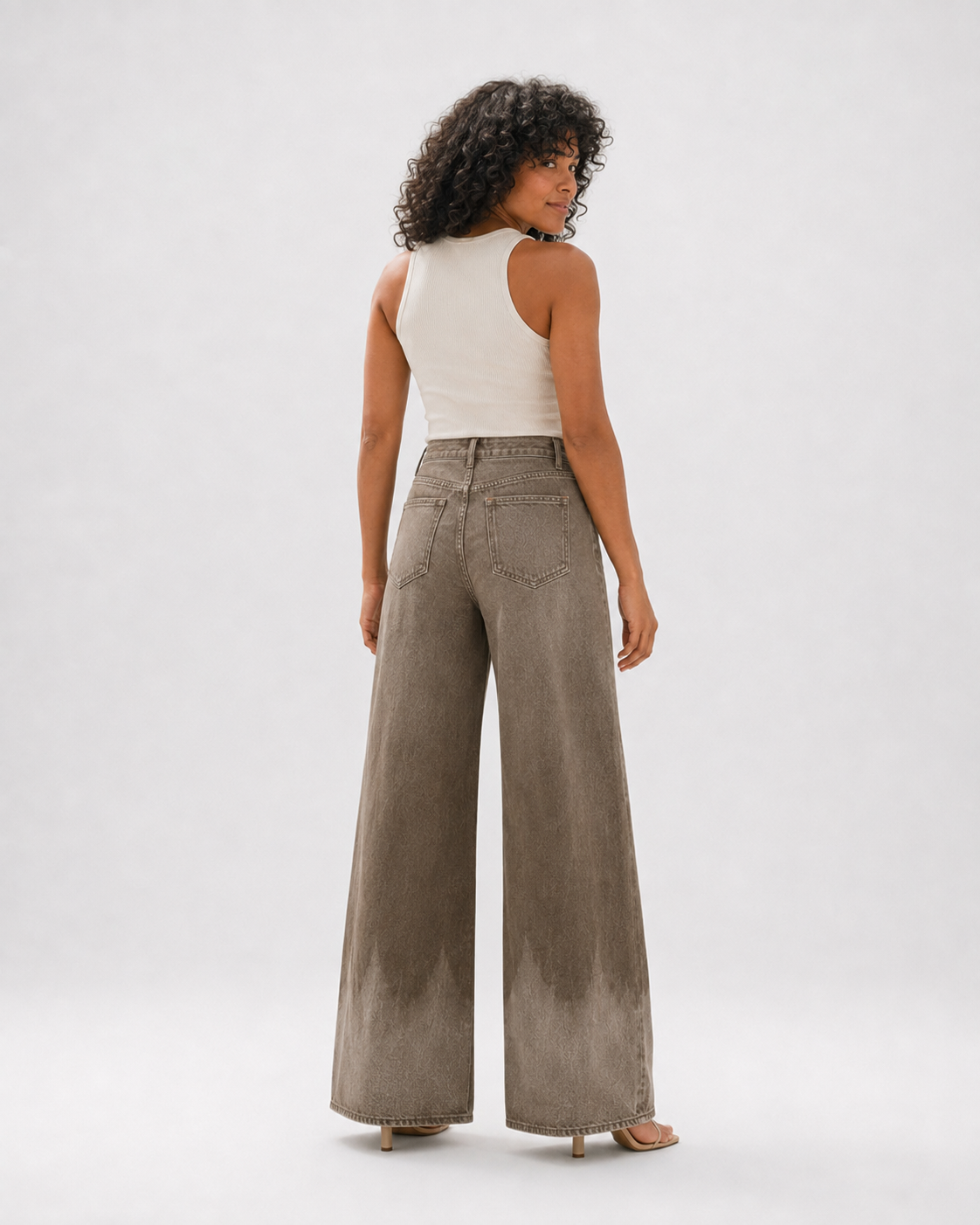 Pantalón Siena Washed en modelo VRS 3 - espalda