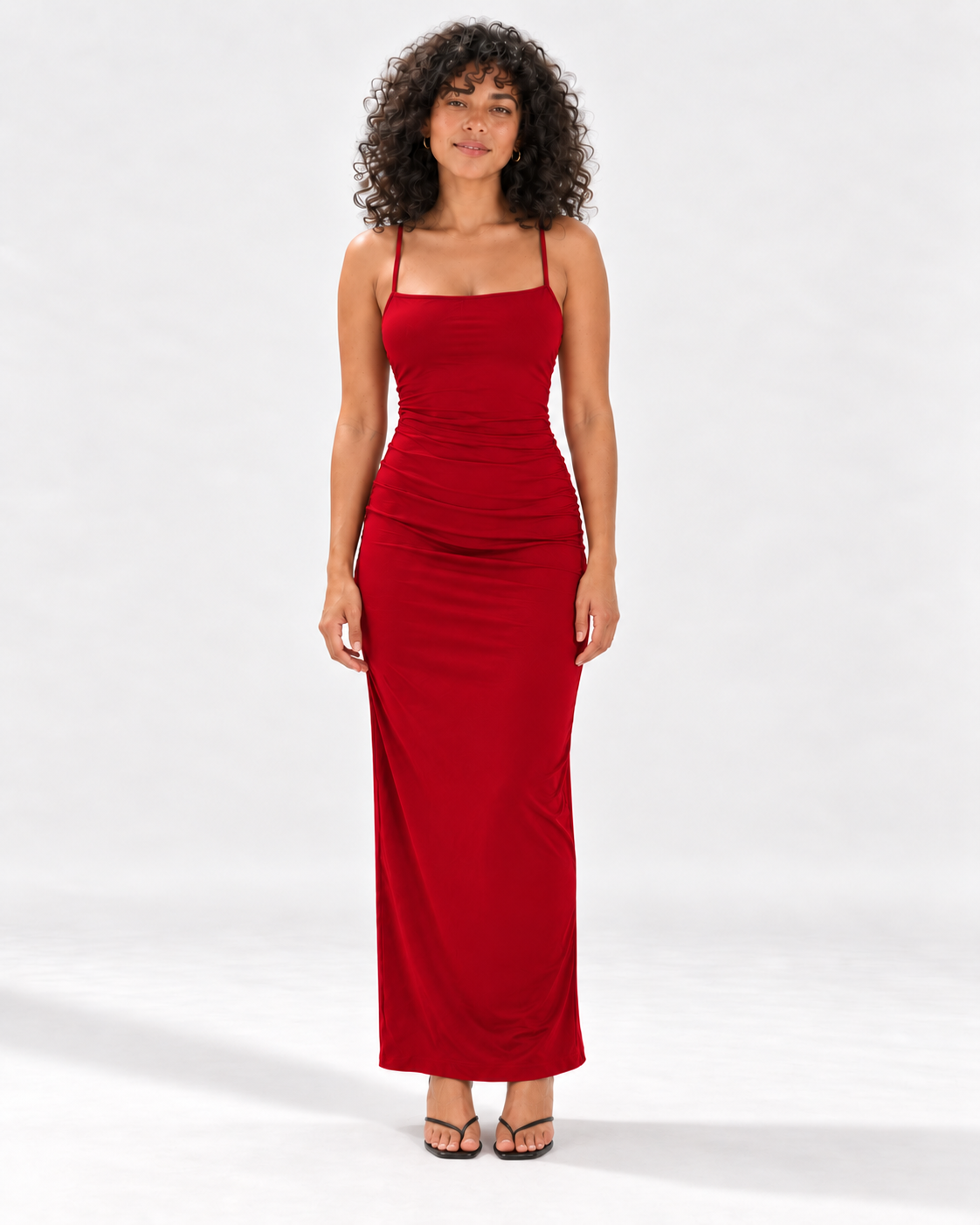 Vestido Alma Fit rojo con modelo VRS 3 - frontal