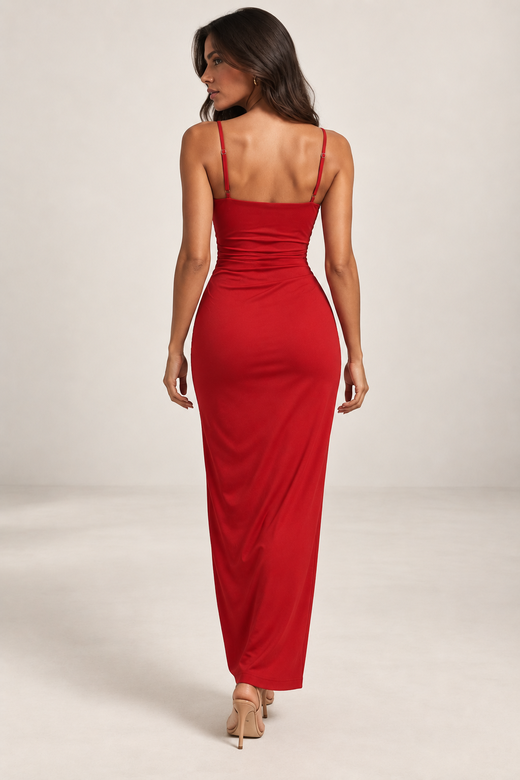 Vestido Alma Fit rojo con modelo VRS 3 - trasera