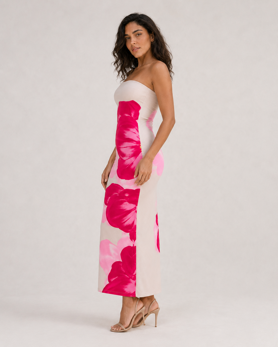 Vestido Floral Strapless modelo 1 - vista lateral