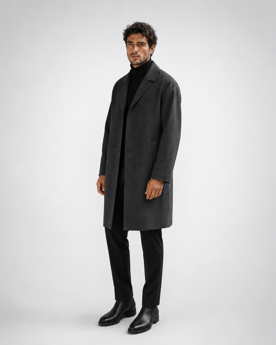 Abrigo largo de solapas gris oscuro con modelo oficial, vista 45 grados — VRS STYLE