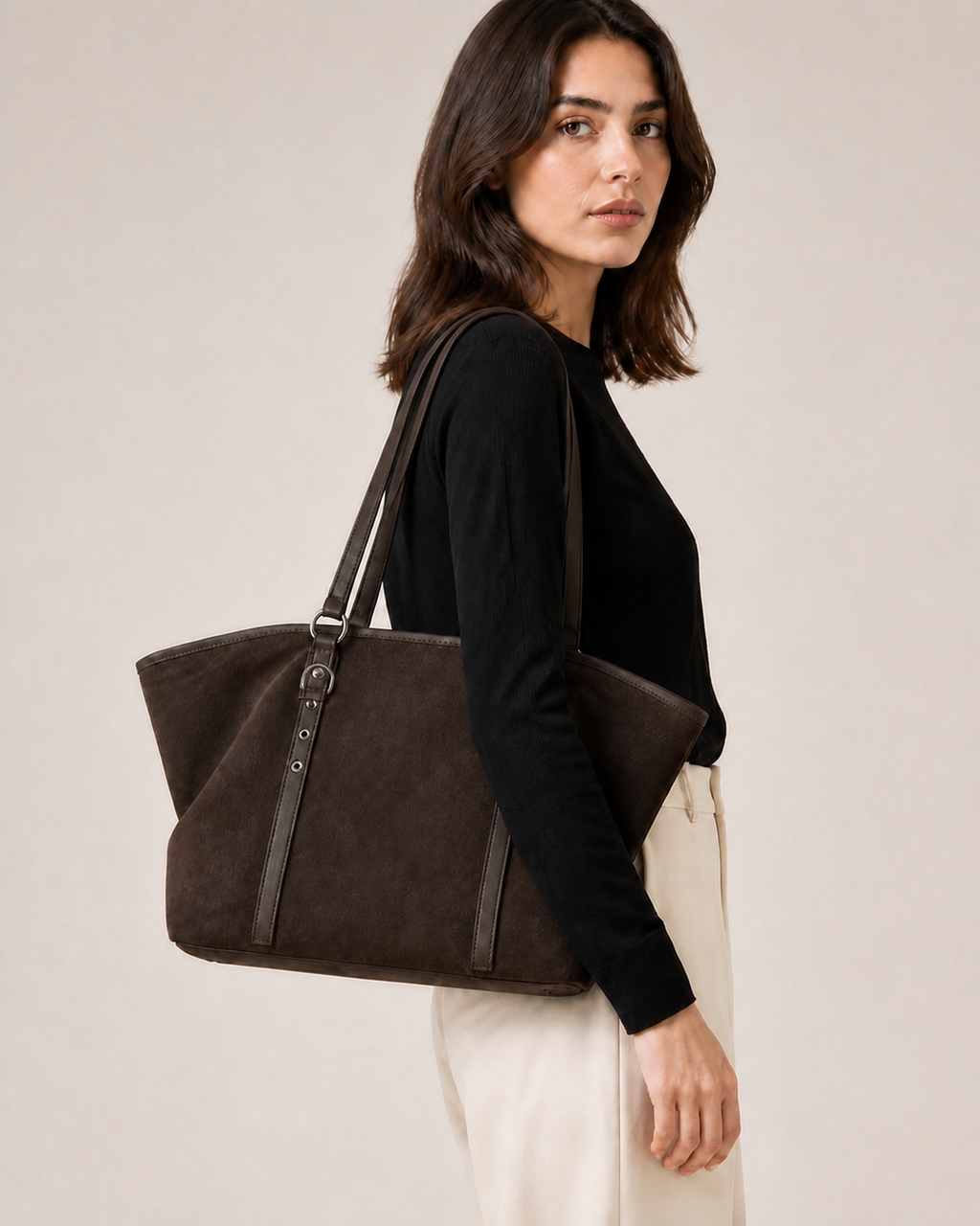 Bolso Tote Efecto Ante con Correas VRS STYLE — modelo detalle