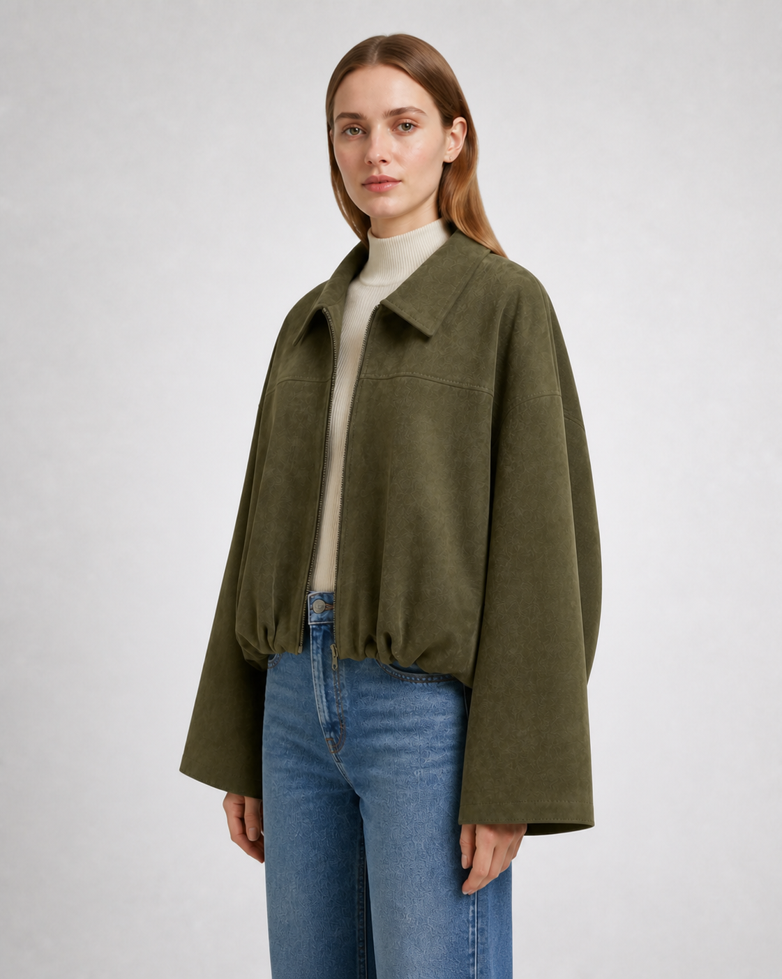 Chaqueta Bomber Efecto Ante · verde oliva · modelo a 45 grados