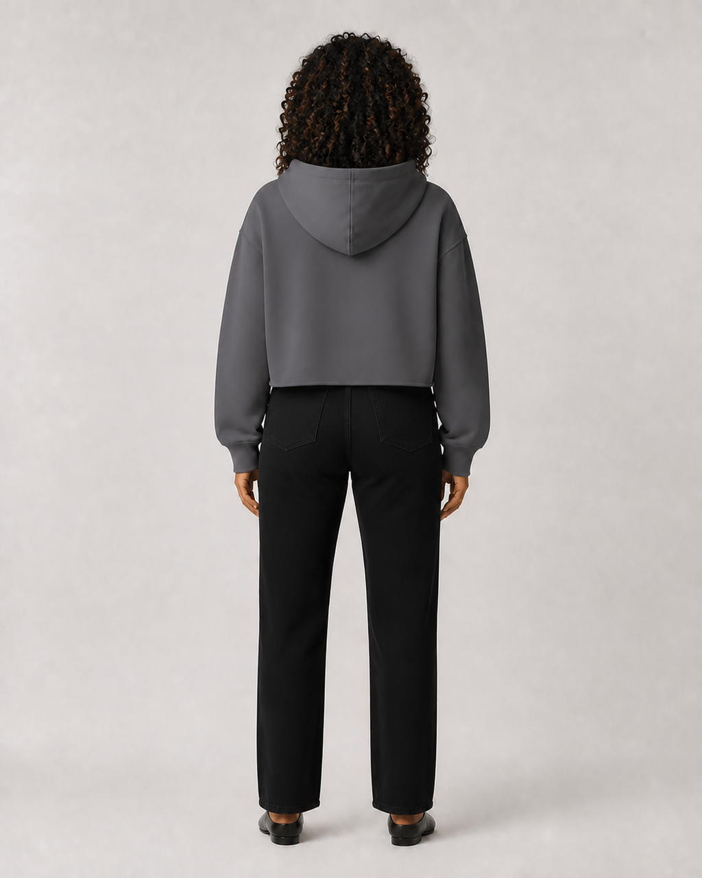 Sudadera Cropped VRS en gris Storm — con modelo de espalda