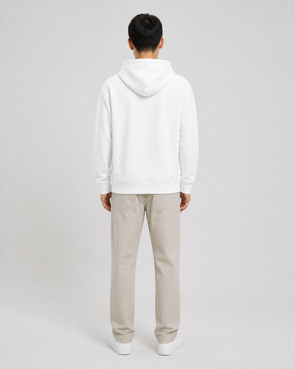 Sudadera Midweight Essential VRS en blanco — con modelo de espalda