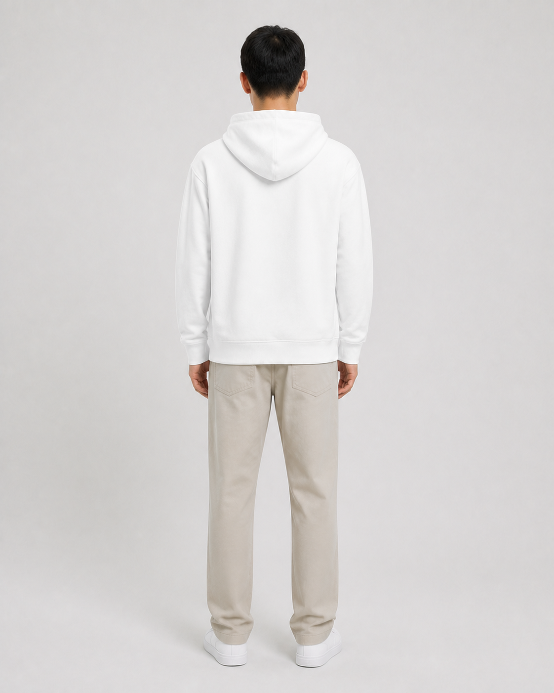 Sudadera Midweight Essential VRS en blanco — con modelo de espalda