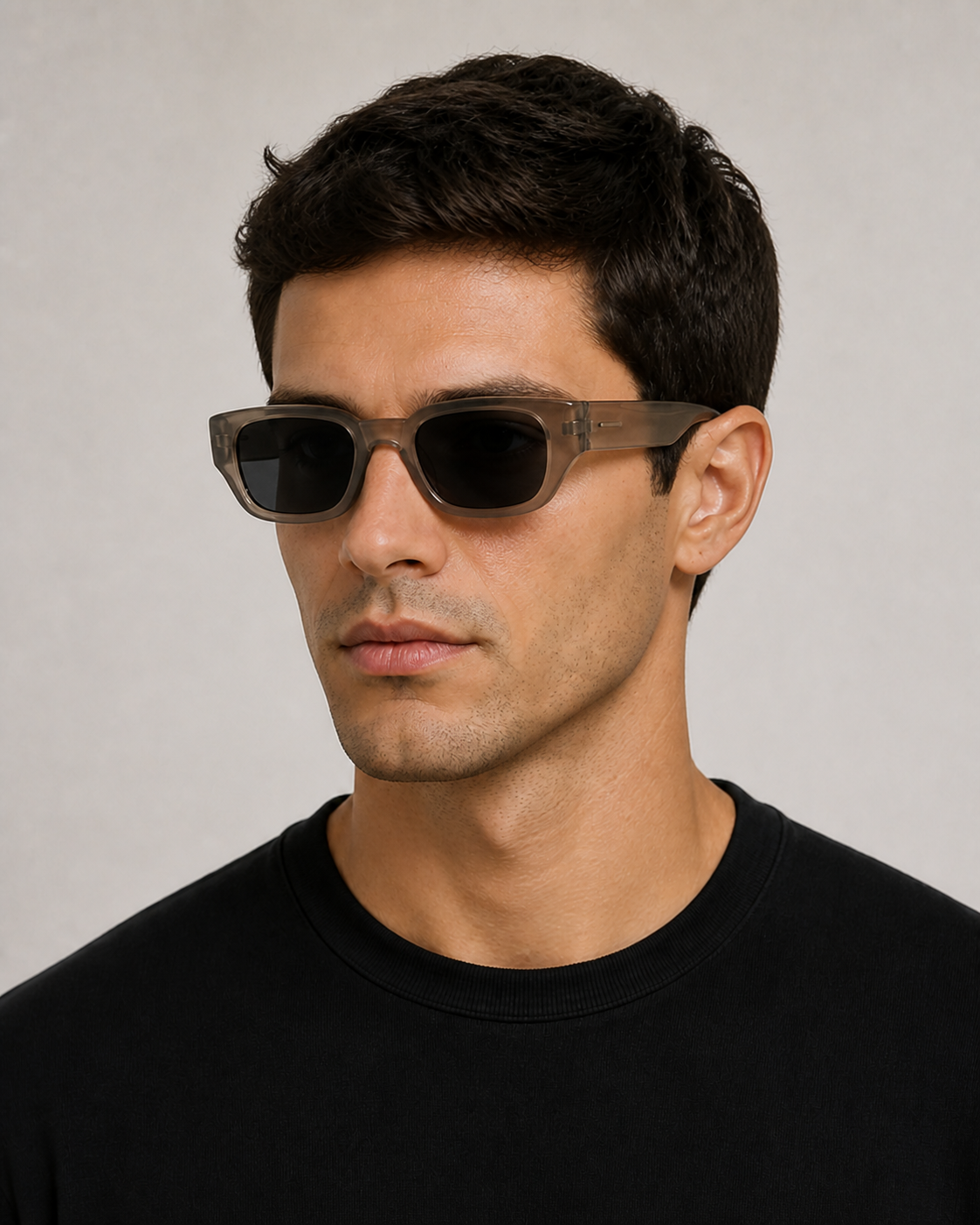 Gafas de Sol Rectangulares Retro VRS STYLE — modelo tres cuartos