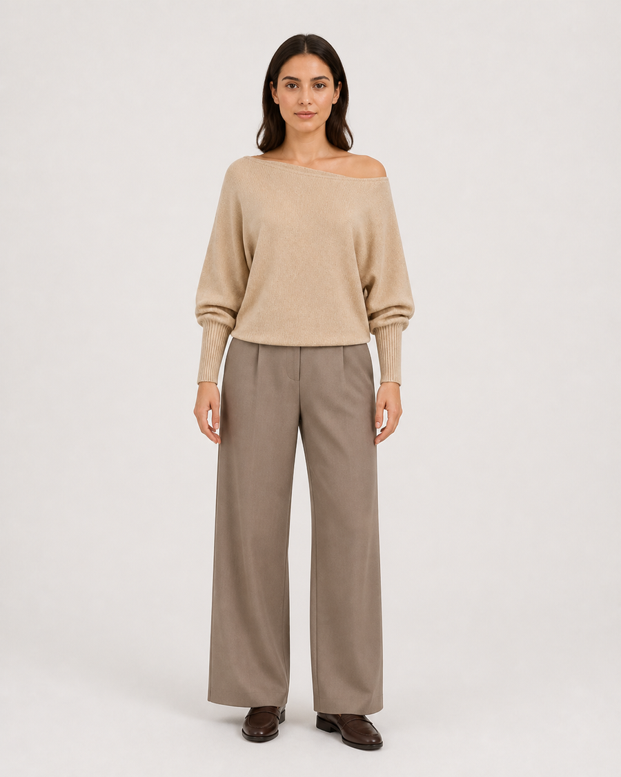 Jersey beige de punto con escote barco VRS STYLE — vista frontal con modelo